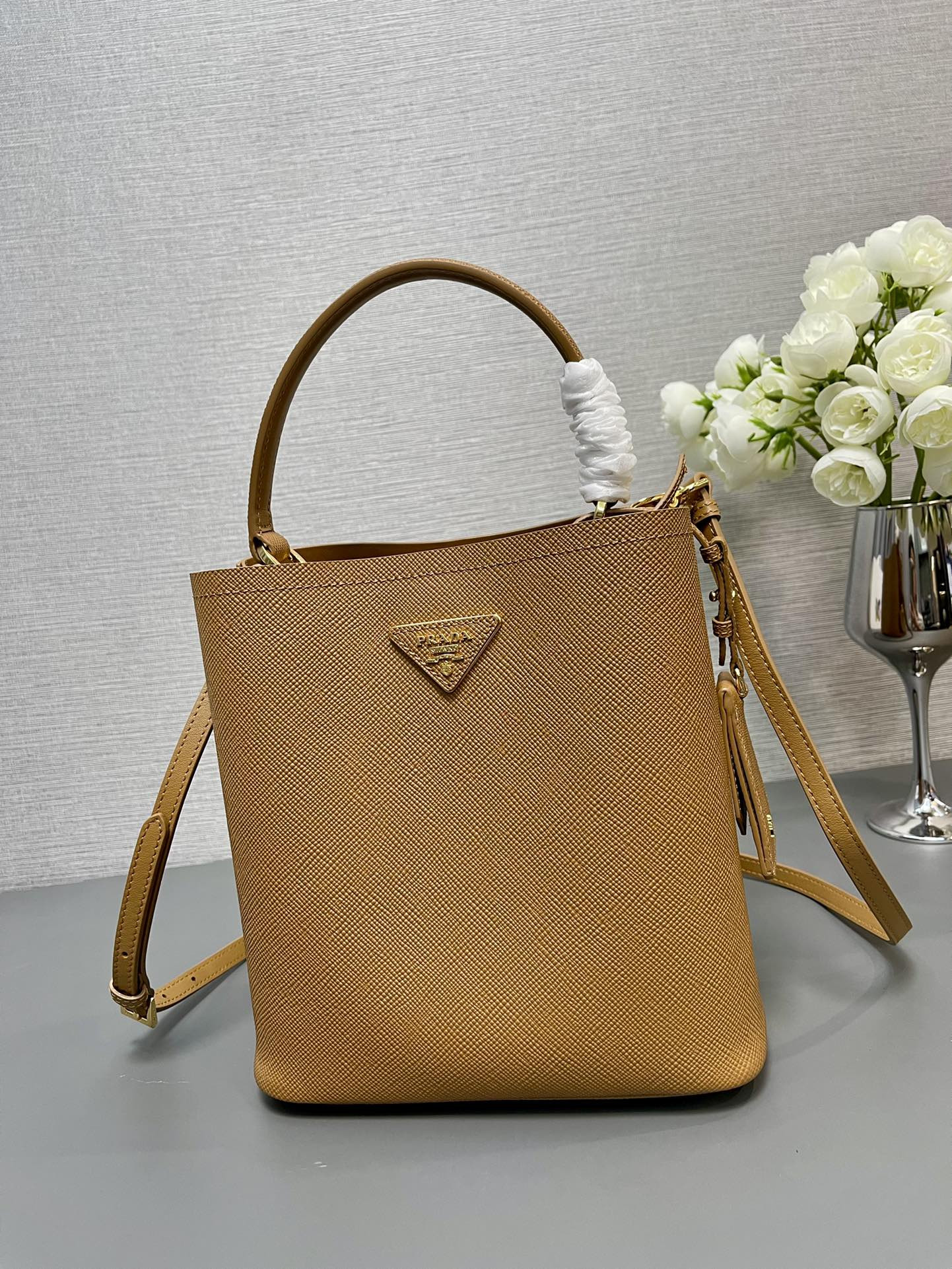 Pra*a Medium Saffiano Leather Pra*a Panier Bag 22.5x 21.5x13cm