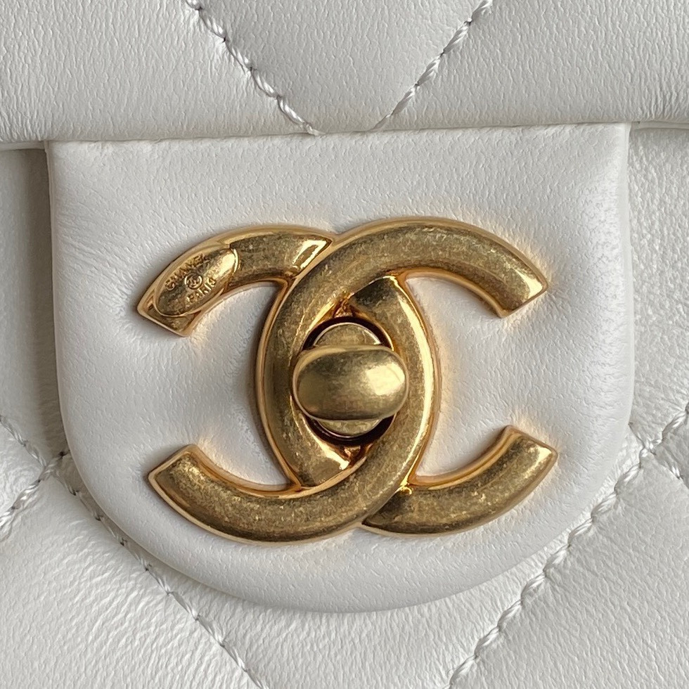 Ch**el FALL-WINTER 2024-25 SMALL FLAP BAG 13x21x7cm