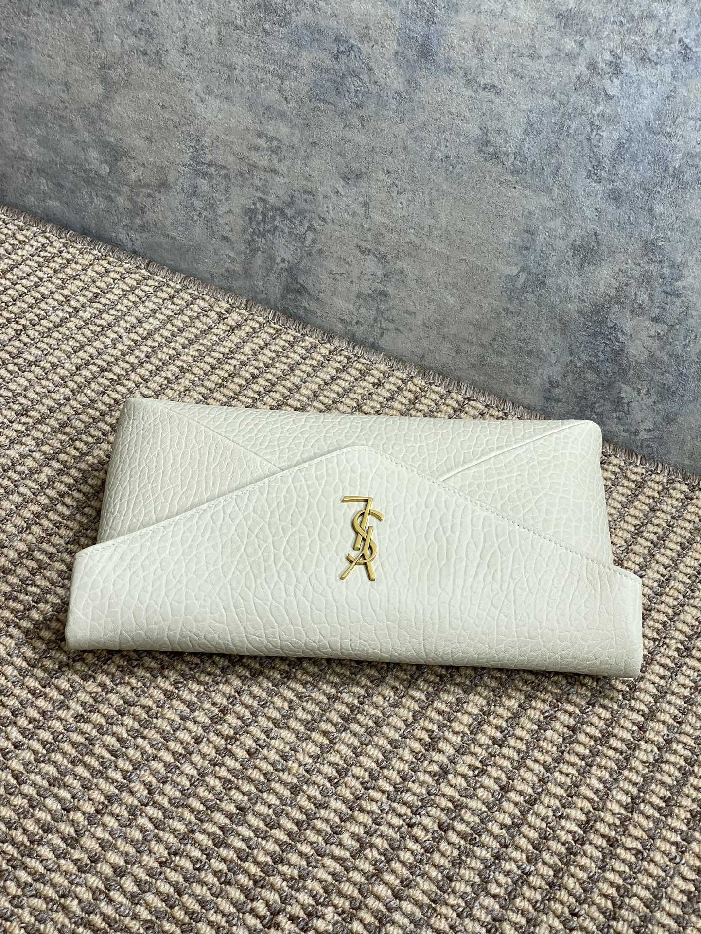 Y51 CASSANDRE large envelope pouch in lambskin 29.5x18x4.5cm