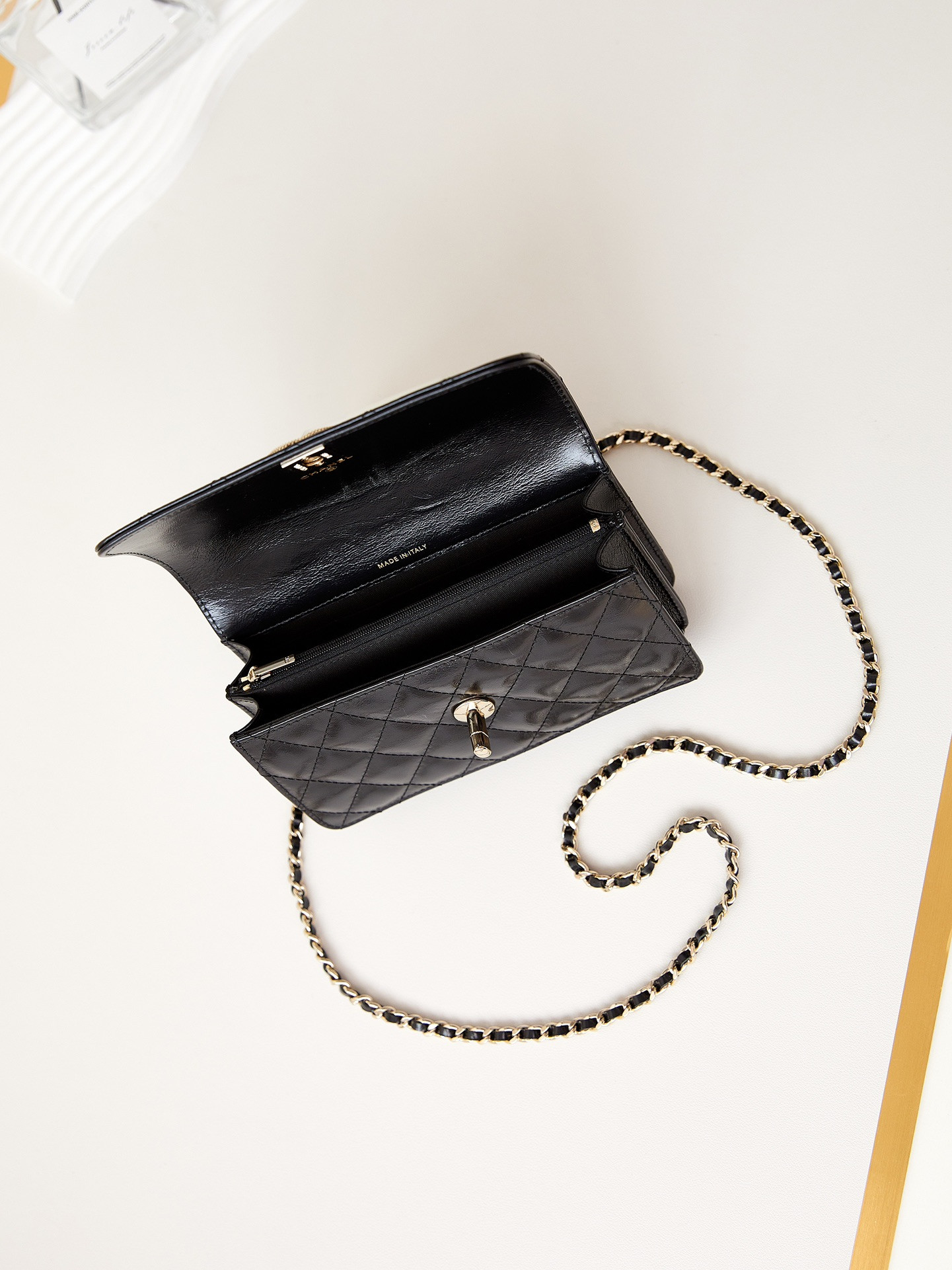Ch**el 24P woc CLASSIC WALLET ON CHAIN 11x18.5x6cm