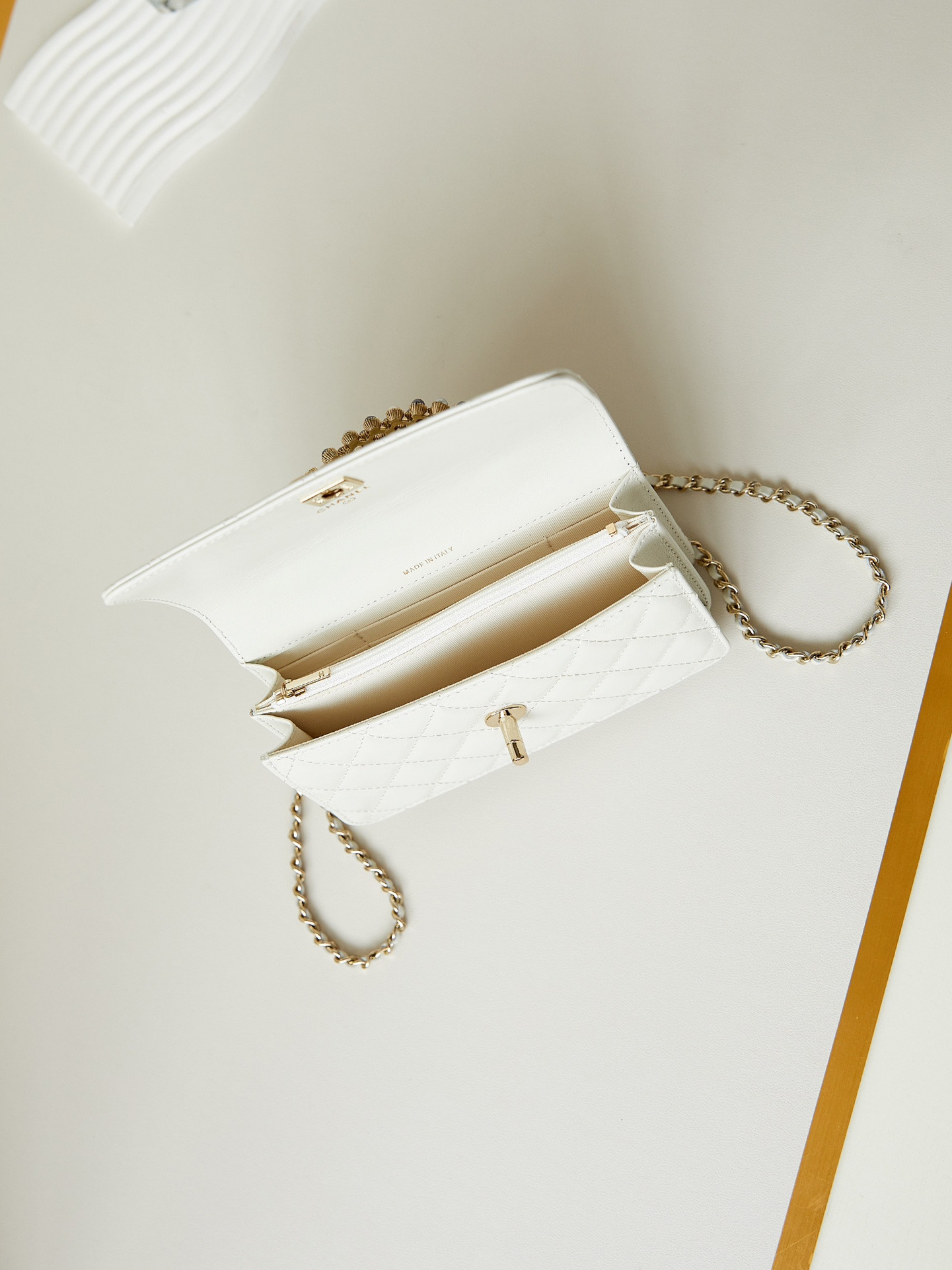 Ch**el 24P woc CLASSIC WALLET ON CHAIN 11x18.5x6cm
