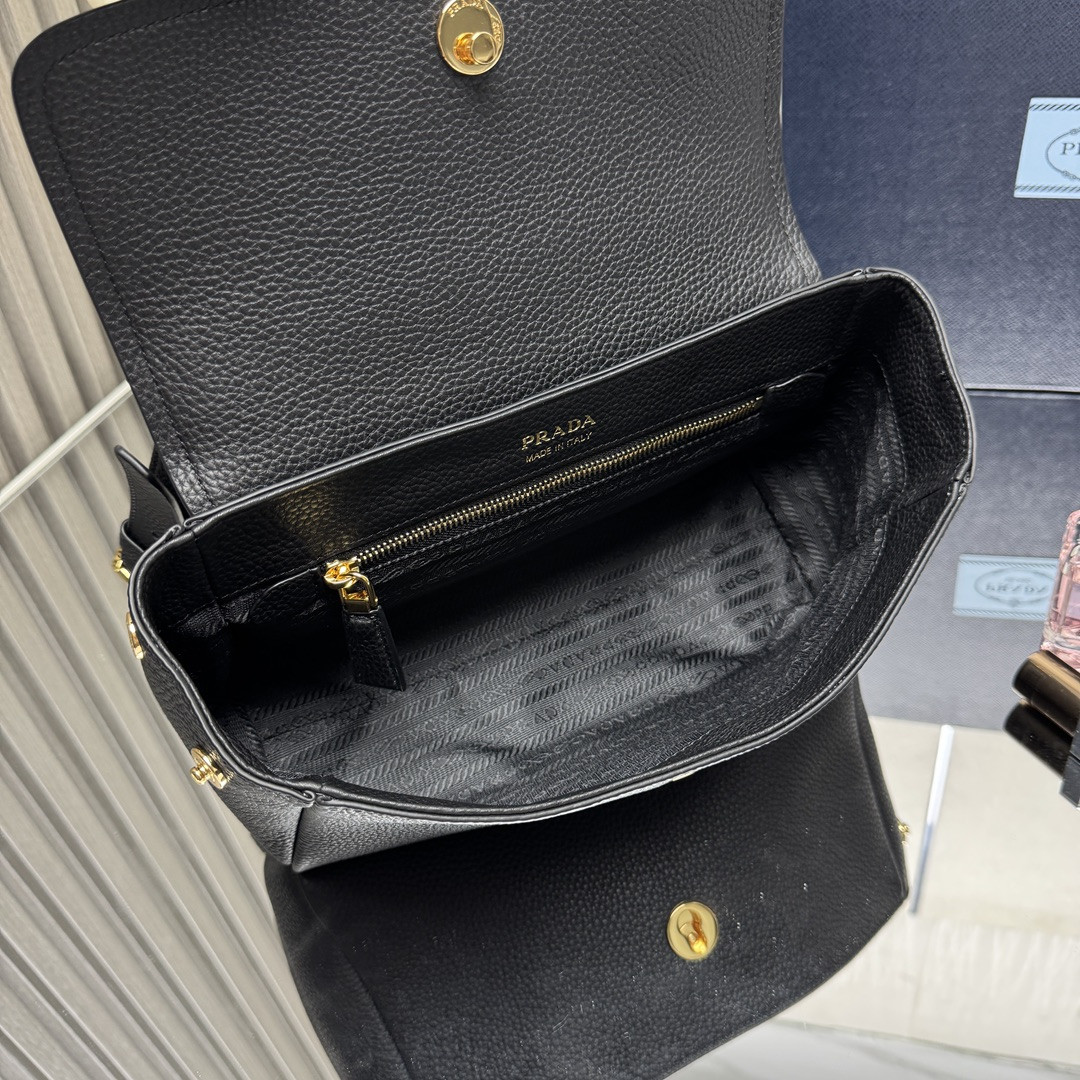 Pra*a Small leather shoulder bag 26x14x9.5cm