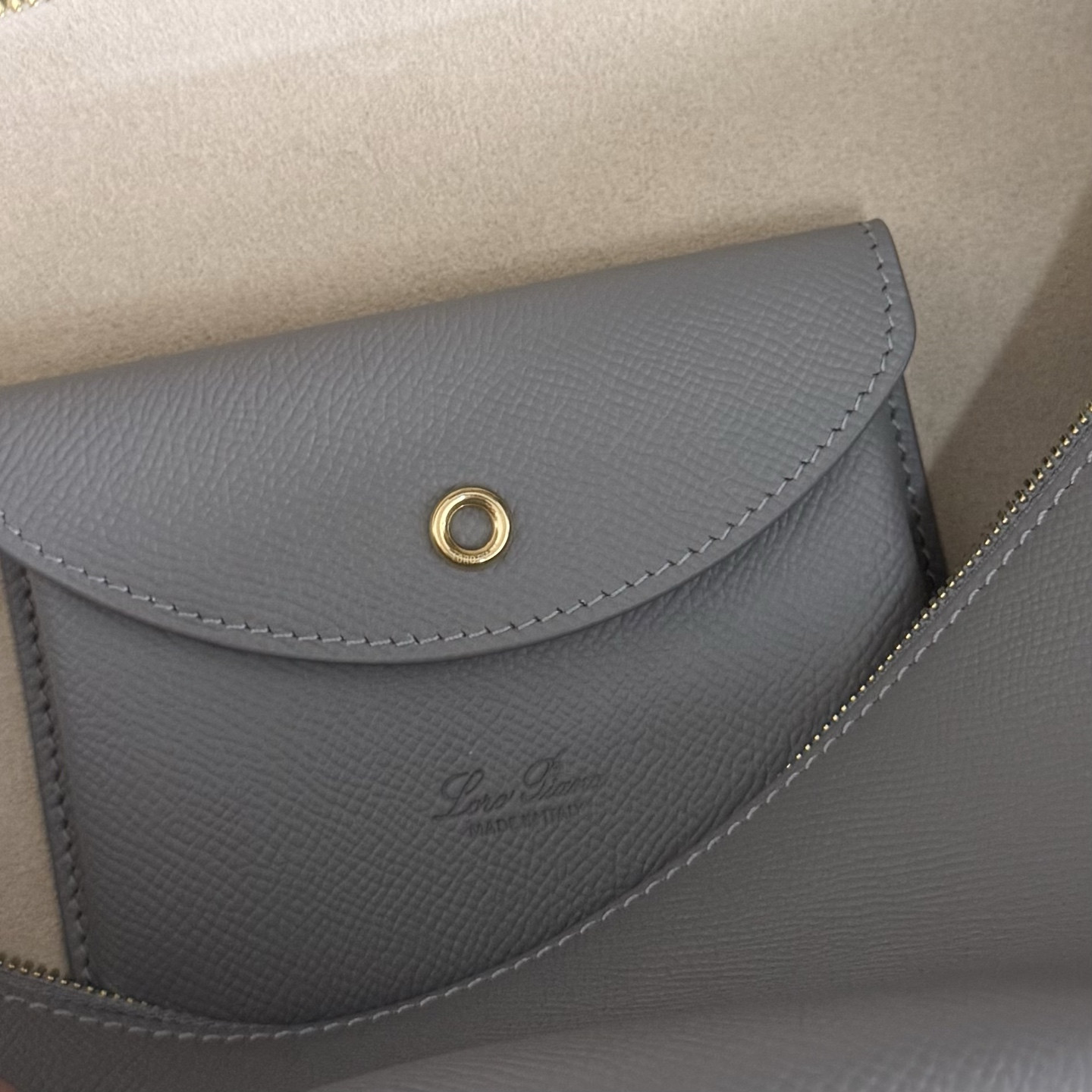 L0r0 P1ana Extra Pocket L27 Calfskin 16x27x10cm