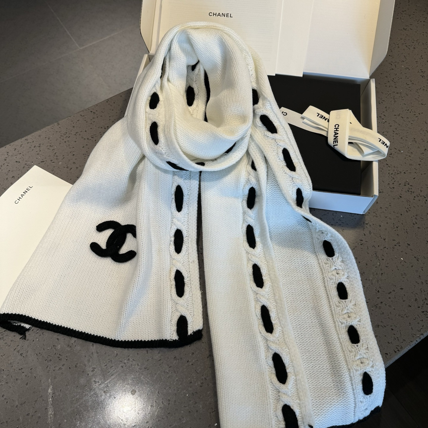Ch**el scarf 32x170cm 100% cashmere