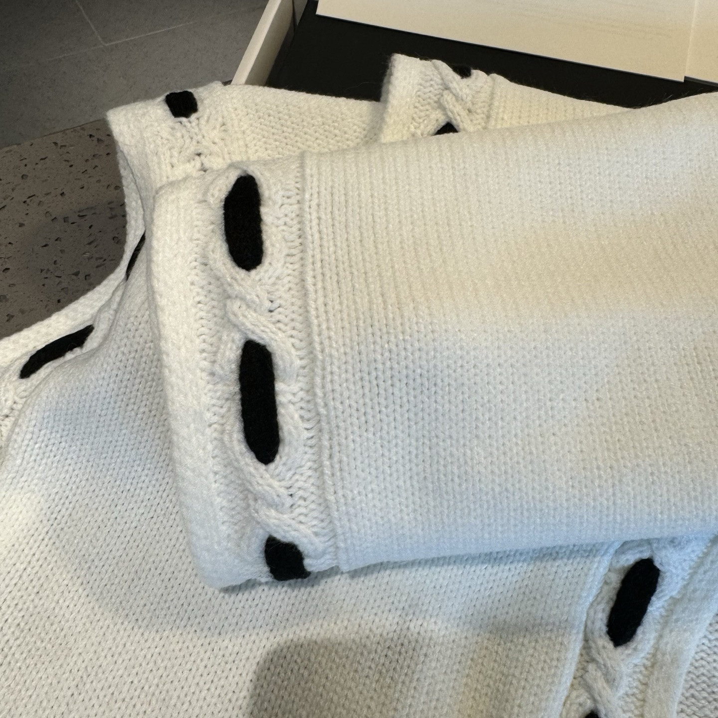 Ch**el scarf 32x170cm 100% cashmere
