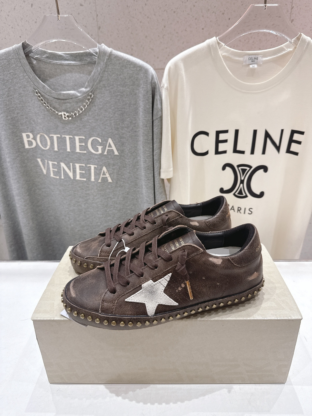 UA G01den G003e S*per-Star Sneakers
