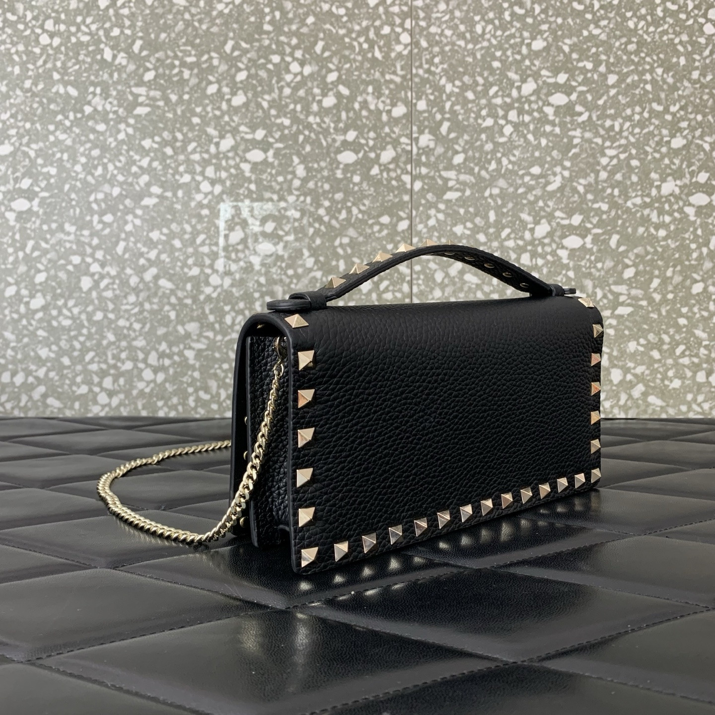 Va1e*ntin0 Garavani Rockstud Chain Wallet 21x10.5x4cm