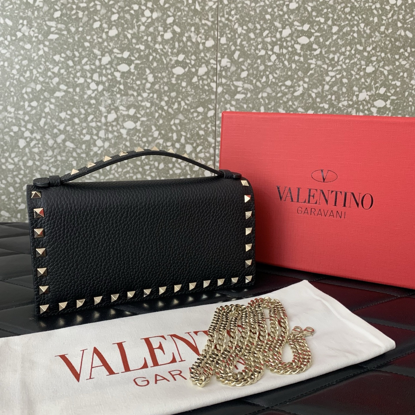 Va1e*ntin0 Garavani Rockstud Chain Wallet 21x10.5x4cm