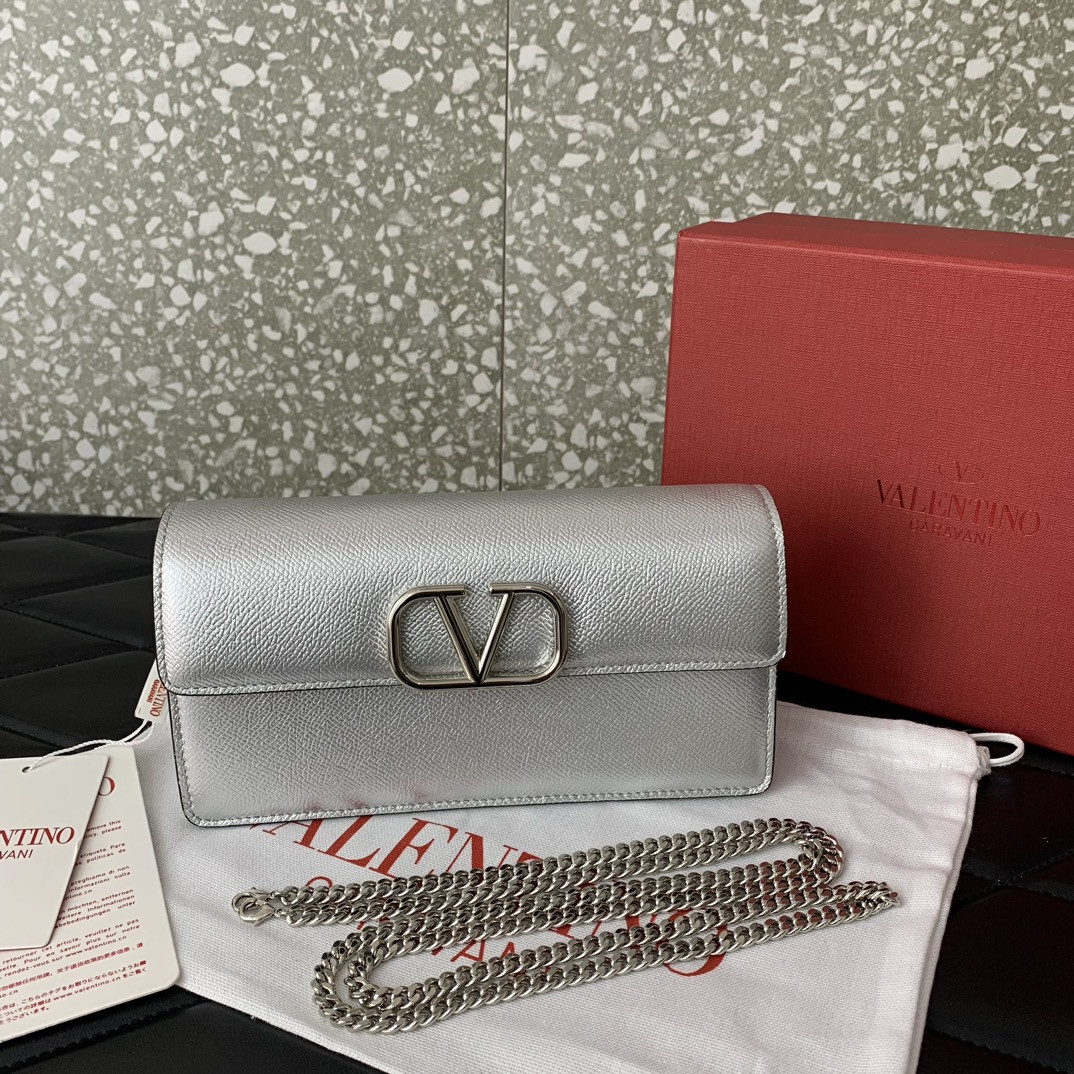 Va1e*ntin0 VLogo Signature Metallic Wallet With Chain 20x5.5x10cm