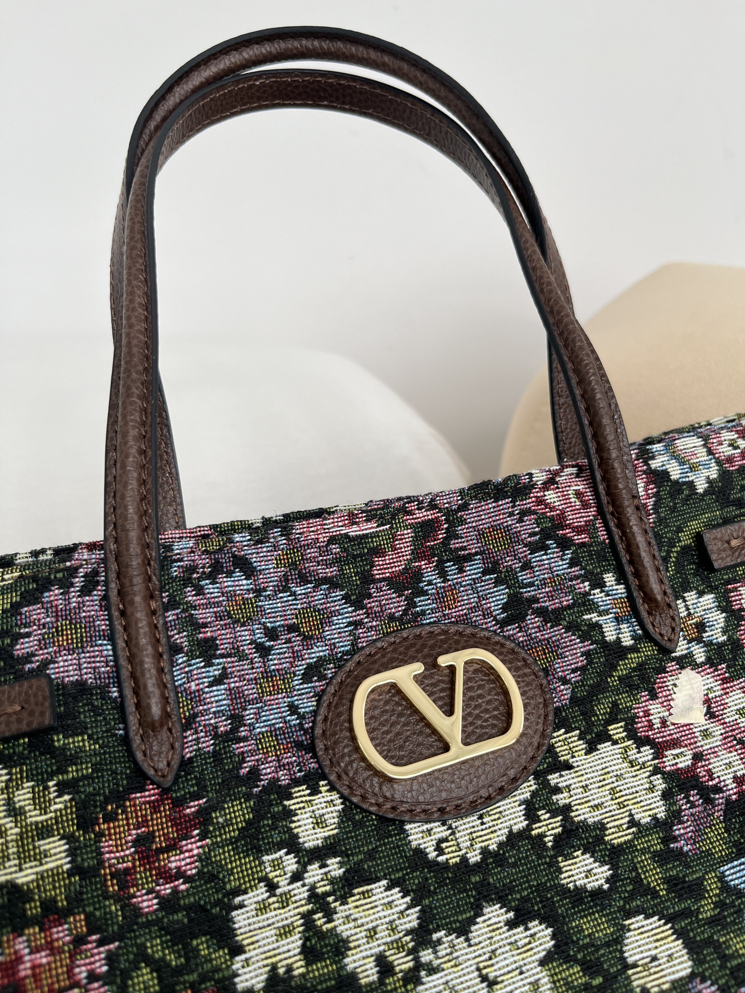 Va1e*ntin0 Garavani Antibes Small Shopping Bag 22x19x12cm