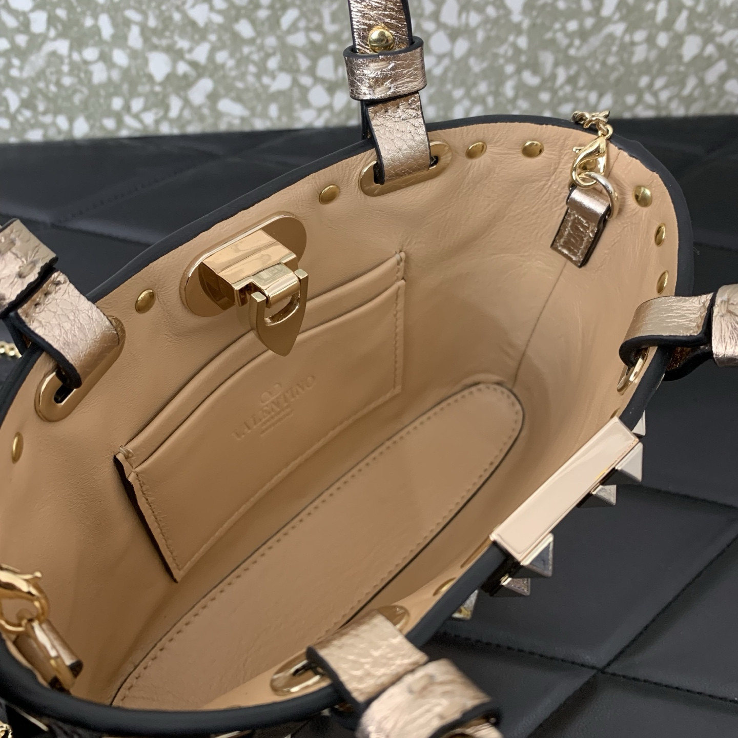 Va1e*ntin0 Mini Rockstud Shopping Bag 18.5x12.5x5.5cm