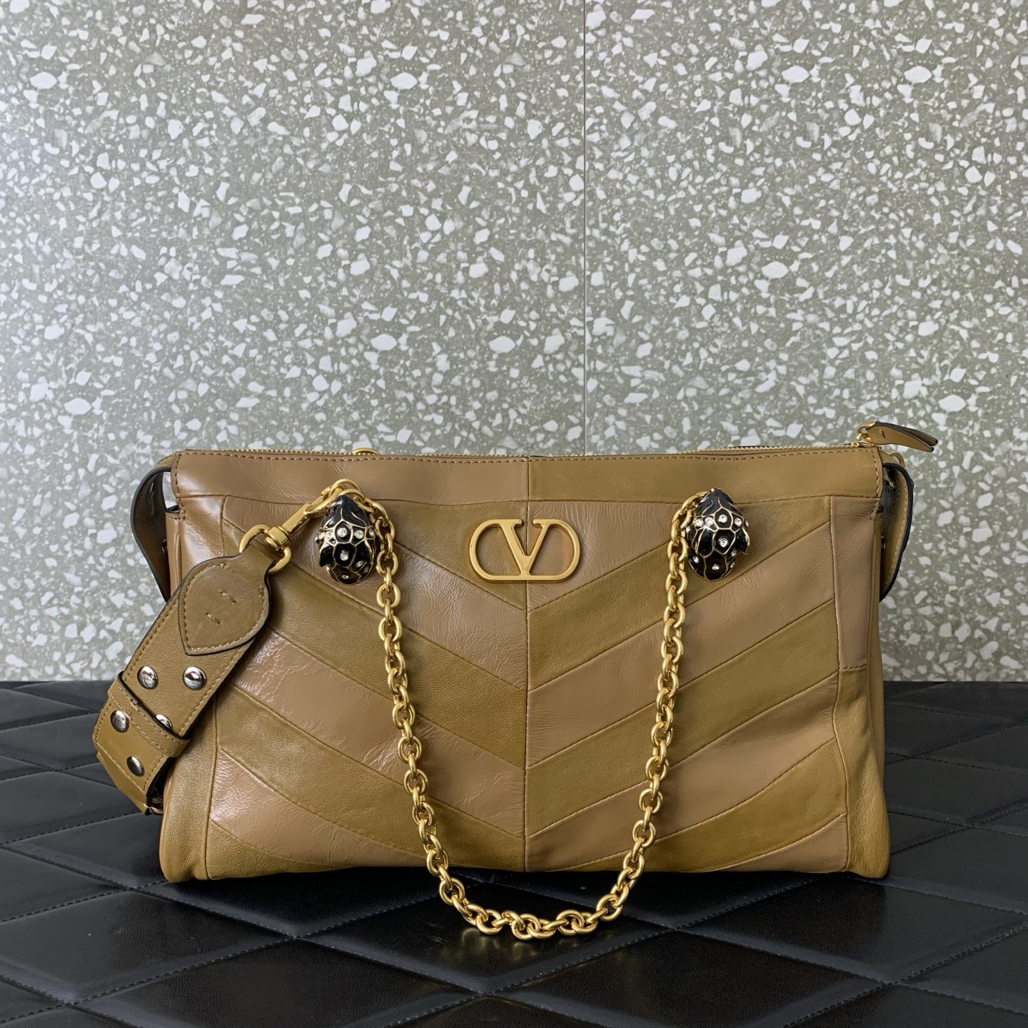 Va1e*ntin0 Garavani Panthea Shoulder Bag 33x19.5x9cm