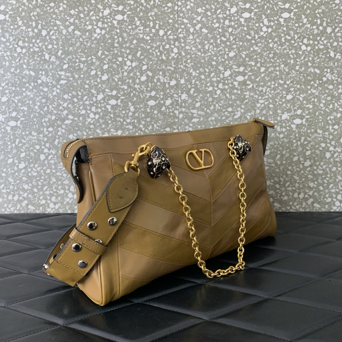 Va1e*ntin0 Garavani Panthea Shoulder Bag 33x19.5x9cm
