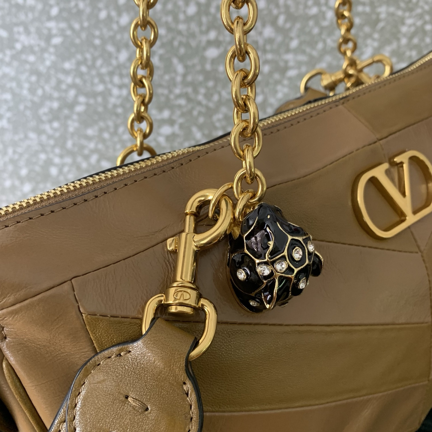 Va1e*ntin0 Garavani Panthea Shoulder Bag 33x19.5x9cm