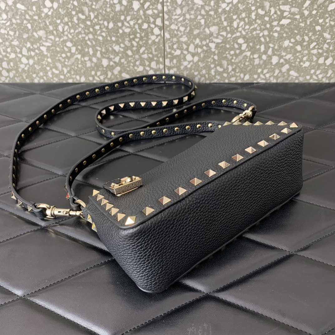 Va1e*ntin0 Garavani Rockstud Small Crossbody Bag 19x13x7cm