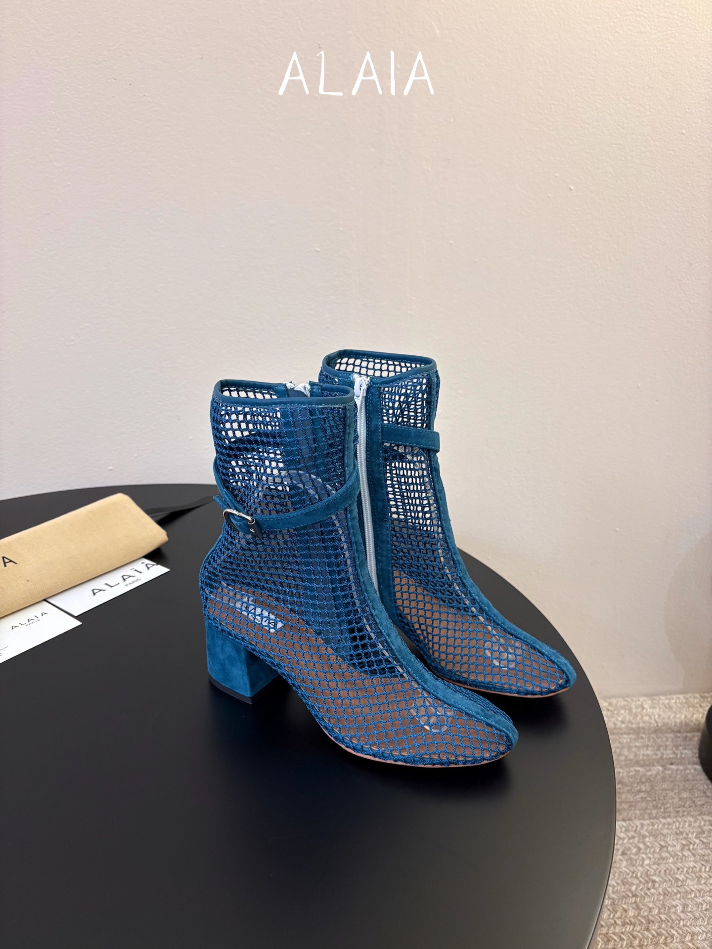 UA A1a1a BOOTS IN FISHNET